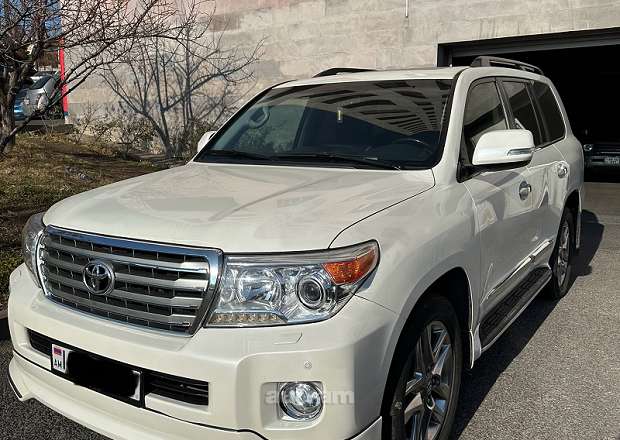 Toyota Land Cruiser 200