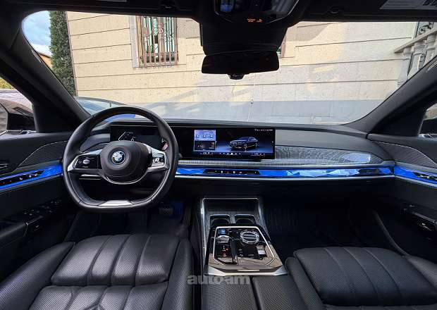 BMW i7