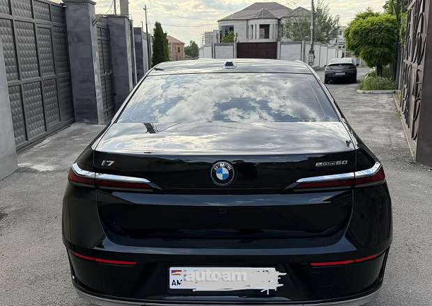 BMW i7