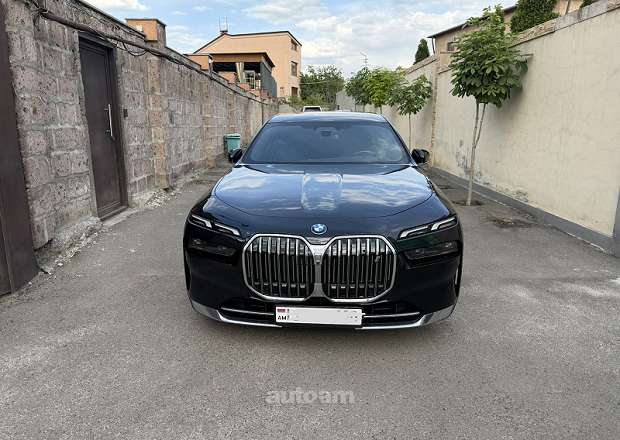 BMW i7