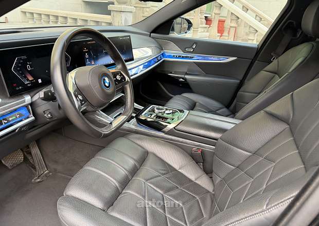 BMW i7