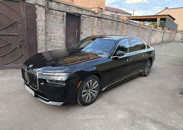 BMW i7