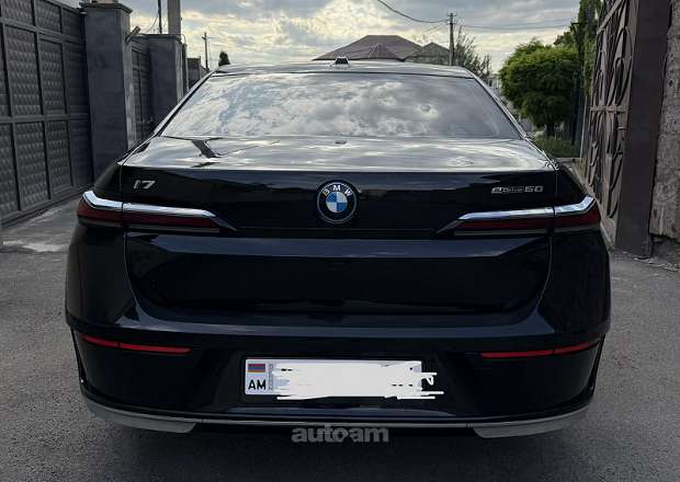 BMW i7