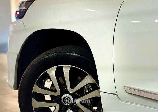 Toyota Land Cruiser 200 2010 — photo 3