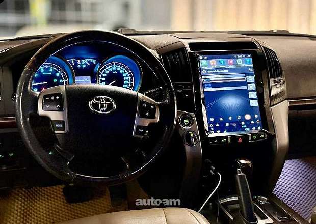Toyota Land Cruiser 200 2010 — photo 4
