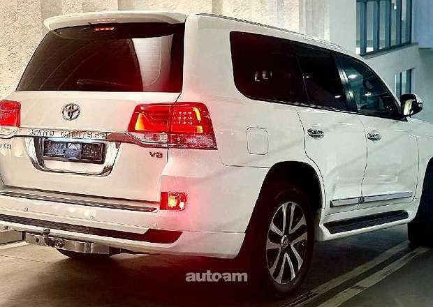 Toyota Land Cruiser 200 2010 — photo 6