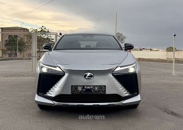 Lexus RZ 450e