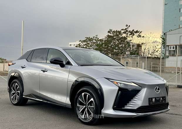 Lexus RZ 450e