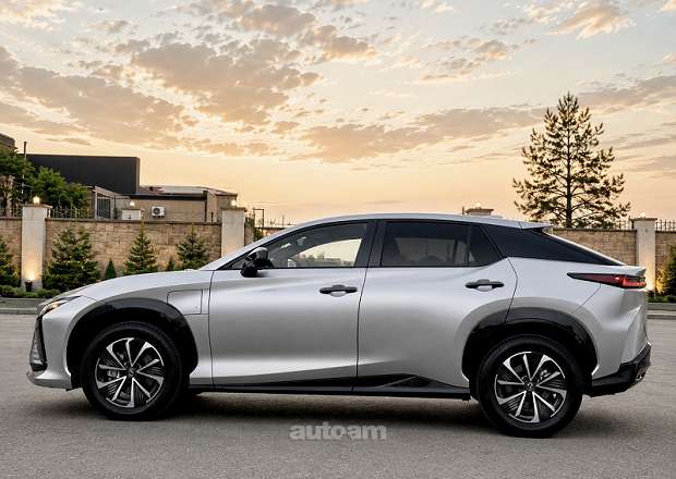 Lexus RZ 450e