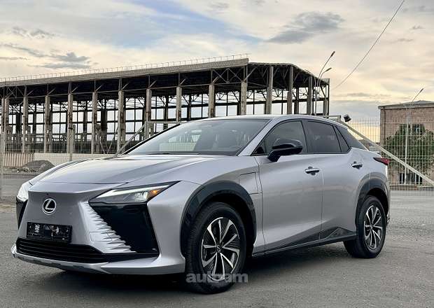 Lexus RZ 450e