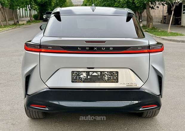 Lexus RZ 450e