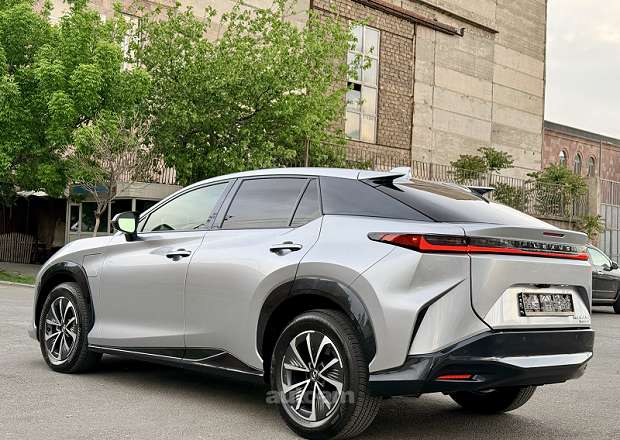 Lexus RZ 450e