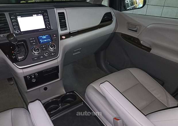 Toyota Sienna 2019 — լուսանկար 12