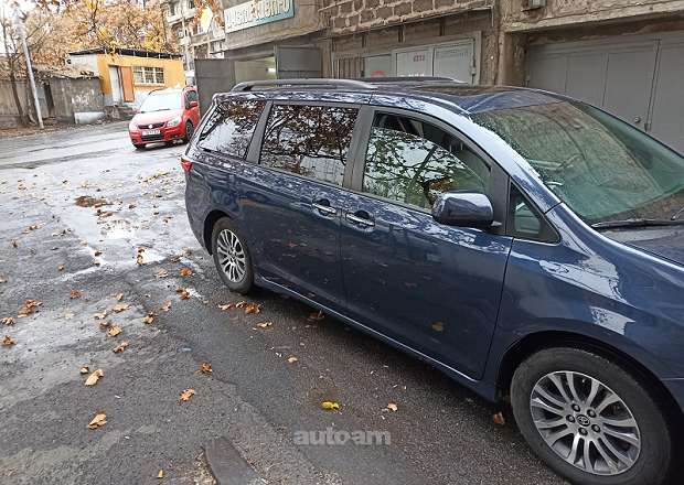 Toyota Sienna 2019 — լուսանկար 3