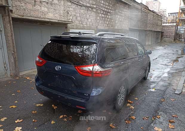 Toyota Sienna 2019 — լուսանկար 5
