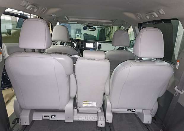 Toyota Sienna 2019 — լուսանկար 13