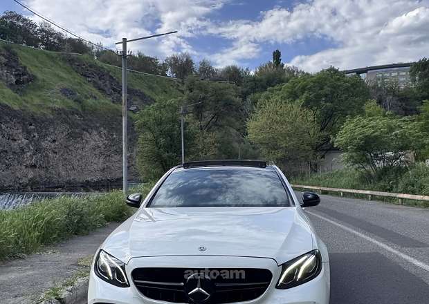 Mercedes-Benz E 300