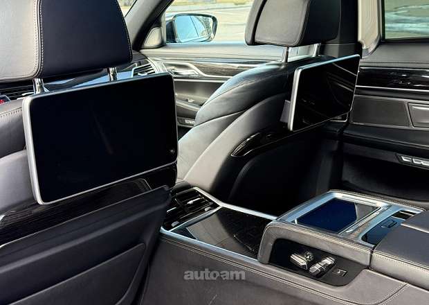 BMW 750