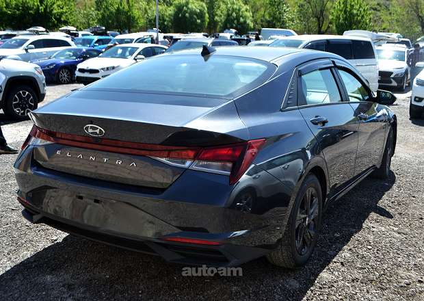 Hyundai Elantra 2020 — լուսանկար 15