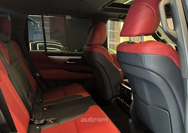Lexus LX 700