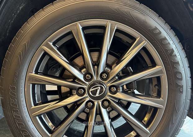 Lexus LX 700