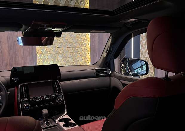 Lexus LX 700