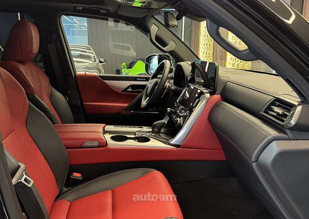 Lexus LX 700