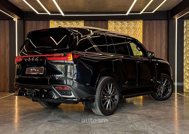Lexus LX 700