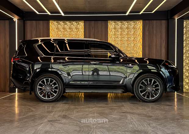 Lexus LX 700