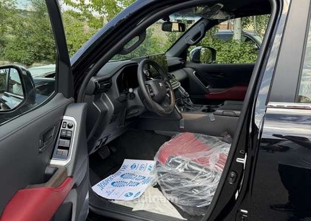 Toyota Land Cruiser 300