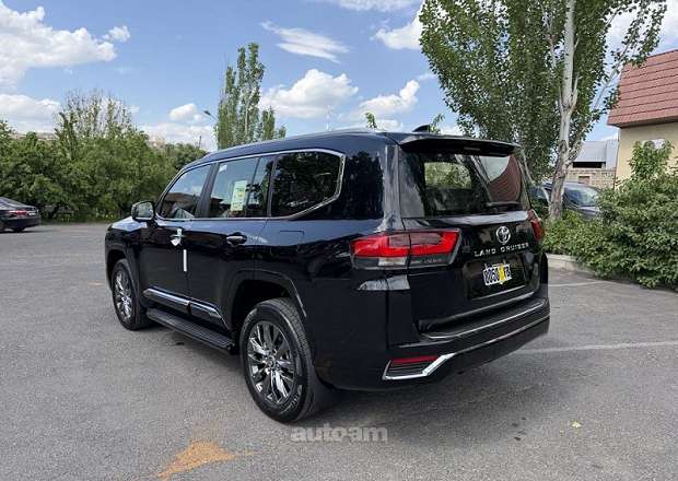 Toyota Land Cruiser 300