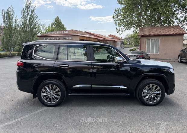 Toyota Land Cruiser 300