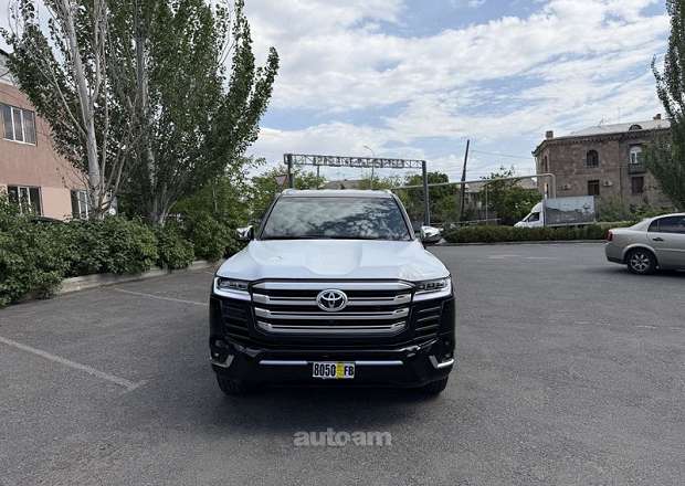 Toyota Land Cruiser 300