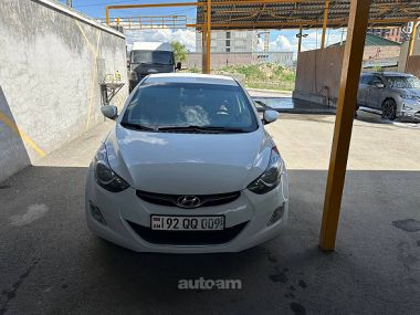 Hyundai Elantra  2012 