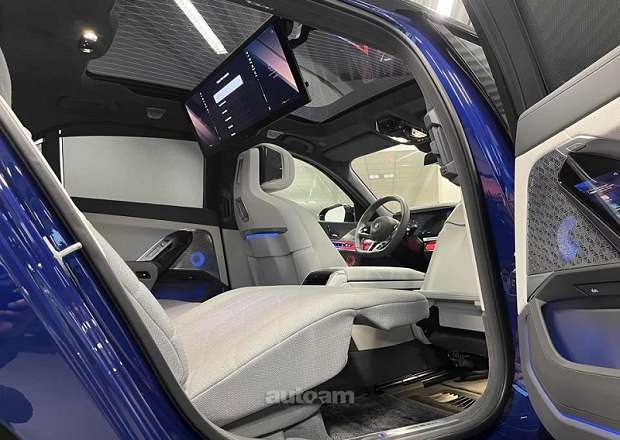 BMW i7