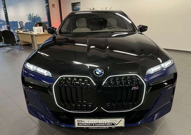 BMW i7