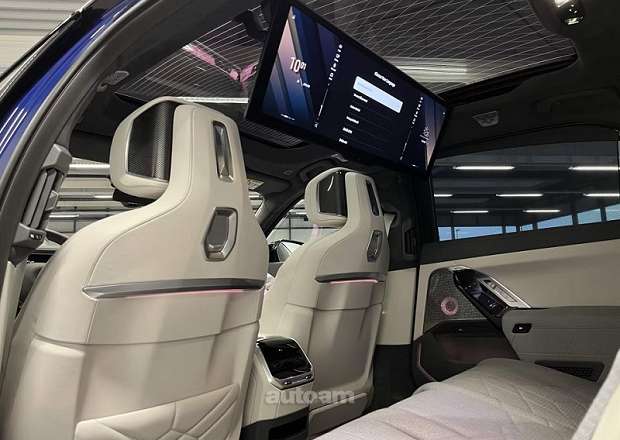 BMW i7