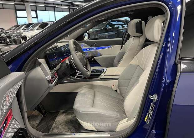 BMW i7