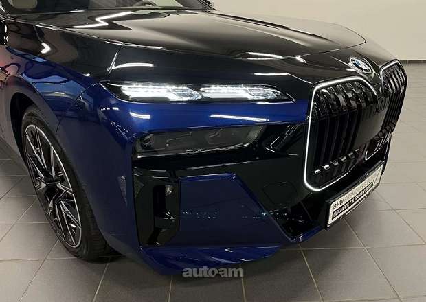 BMW i7