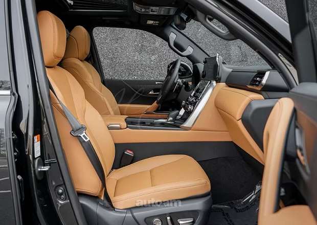 Lexus LX 700