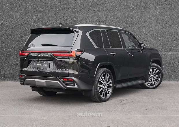 Lexus LX 700