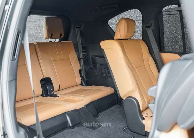 Lexus LX 700