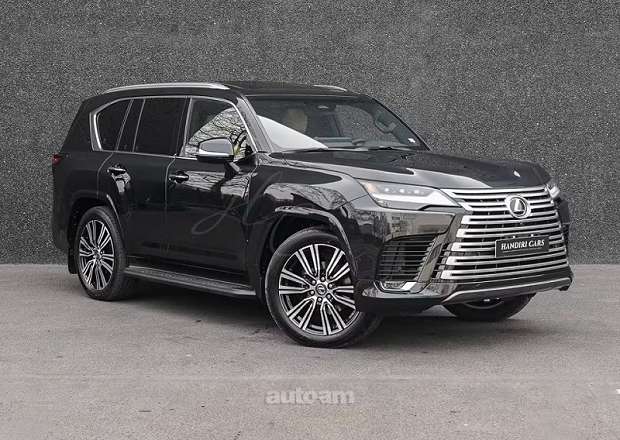 Lexus LX 700