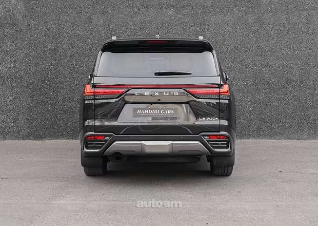Lexus LX 700