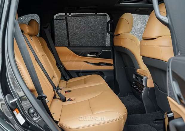 Lexus LX 700