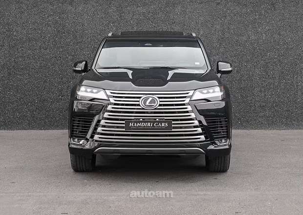 Lexus LX 700