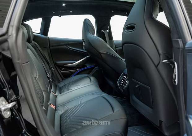Aston Martin DBX
