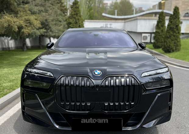 BMW i7