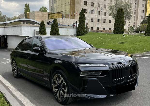 BMW i7