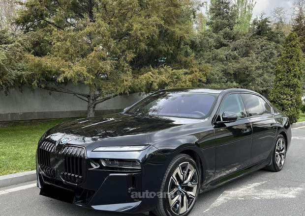 BMW i7